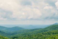 擇一山明水秀之地，與所愛之人相伴相依。